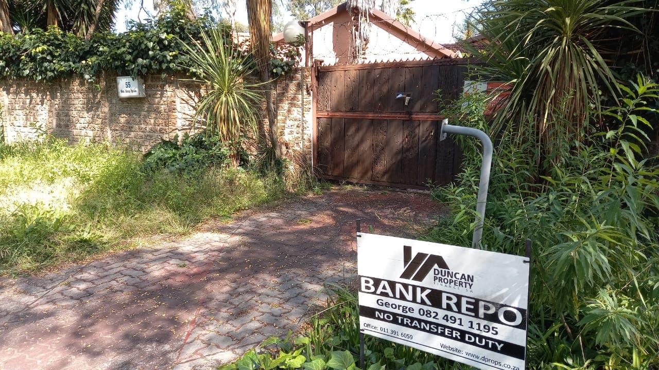 Repossessed House for Sale situated in a beautiful and very well-maintained enclosure - Sharon Park — photo 1 of 17