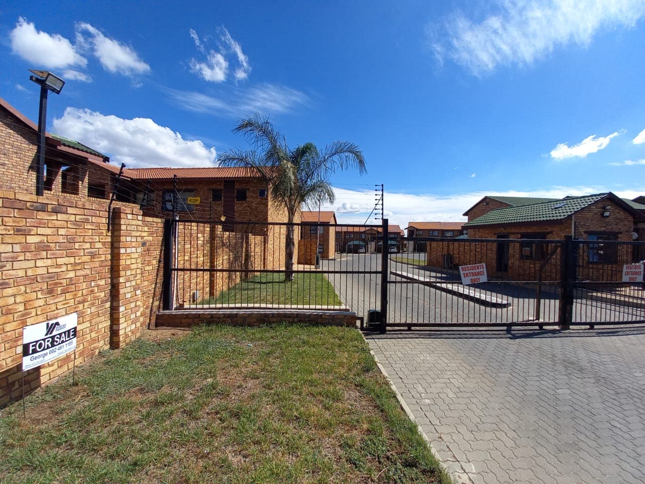 Lovely 3 Bedroom Ground Floor unit For Sale – Witfield Ridge, Boksburg — photo 1 of 17